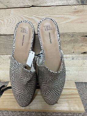Time and Tru size 9.5 Beige and Black Dotted Slip-On Mules